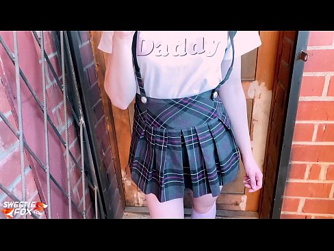 ❤️ Šolarka globoko sesa njen penis in se namesto pouka fuka. ️❌ Porn video pri nas