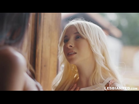 ❤️ Dekle pride domov čez nekaj mesecev in na koncu poje pičko svoje mačehe ️❌ Porn video pri nas